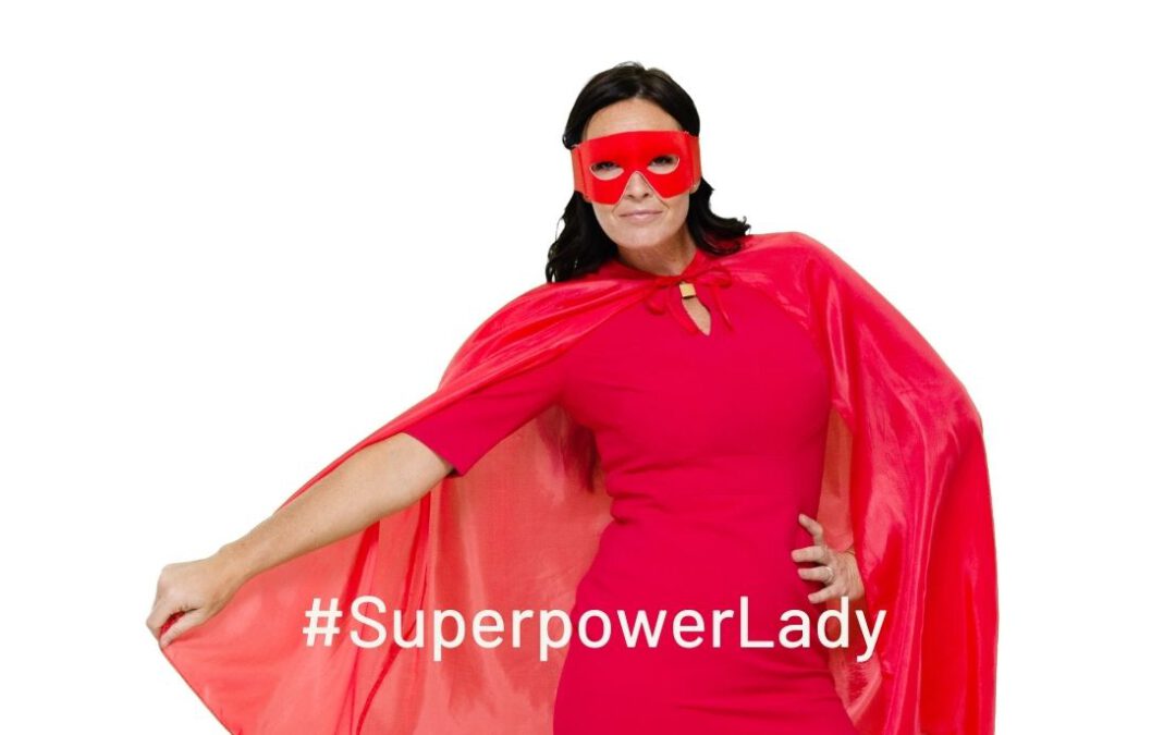 Frau in rotem Kleid: Superpowerlady